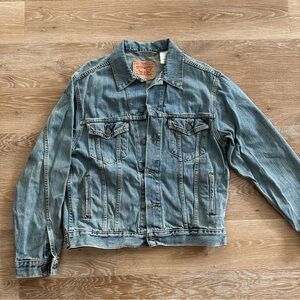 Levi's Light Blue Trucker Denim Jacket Size Medium